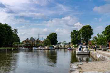 Obraz premium fishing boats on the canal of the harborfront of Trosa