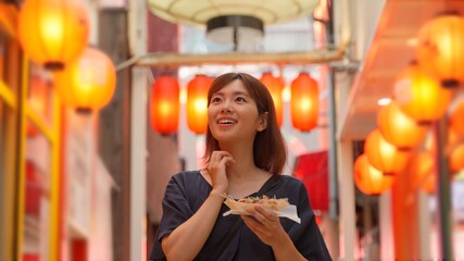 大阪で観光をする女性