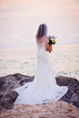 Fototapeta na wymiar bride in the sea