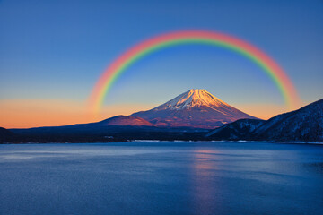 富士山にかかる虹