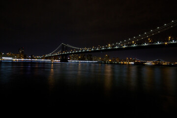 Obraz premium D.U.M.B.O. view of the NY skyline and Manhattan Bridge