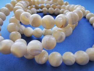Mother of pearl. Necklace, beads with round beads of white mother of pearl.