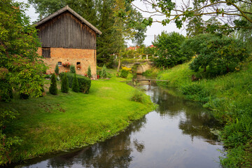 Domek nad rzeczką kolor © SebbPL