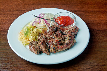 Veal skewer with salad and ketchup