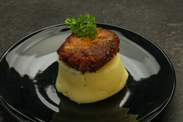 Mashed potato with homemade cutlet