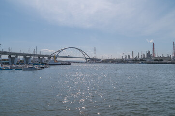 日中の堺泉北臨海工業地帯