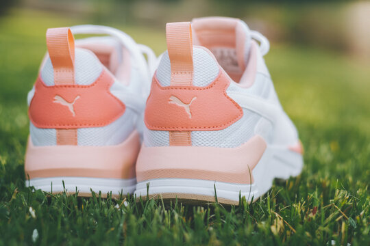 Minsk, Belarus, 23.05.2021: White women's PUMA sneakers with coral inserts  standing on grass in sunlight. Back view. Stock-foto | Adobe Stock