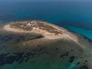 Fototapeta na wymiar immagine aerea isola delle correnti in sicilia 