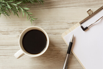 Coffee and documents or notepad on the desk.　デスクの上のコーヒーと資料またはメモ帳