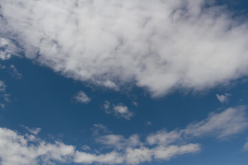 Obraz premium Blue summer sky covered with white clouds