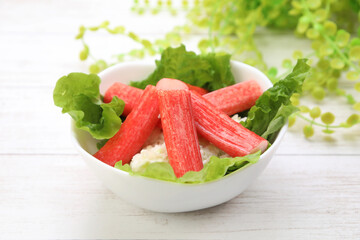 カニカマサラダ © AM studio