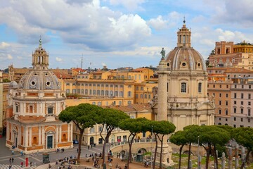 Obraz premium Top view of the Trajan's Column and the domes of the churches of Santa Maria di Loreto and Santissimo Nome di María al Foro Traiano