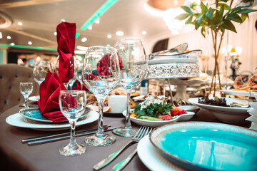 appliances and food on the table in the restaurant