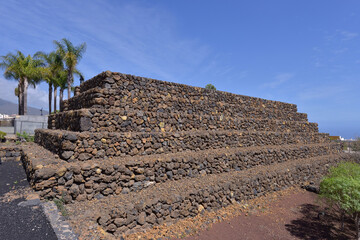 Piramides de piedra en la ciudad de Güimar en el sur de la isla de Tenerife, Canarias