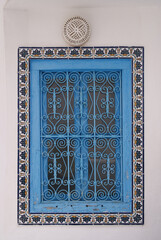 Obraz premium window in the palace city, Sidi Bou Said, Tunisia, Tunez