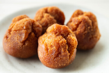 沖縄名物　サーターアンダギー