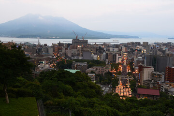 鹿児島市・照国神社の六月燈とビル群
