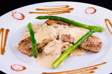 Pork medallions with asparagus: pork tenderloin, asparagus, mushrooms, leeks, onions, carrots and demi-glace sauce