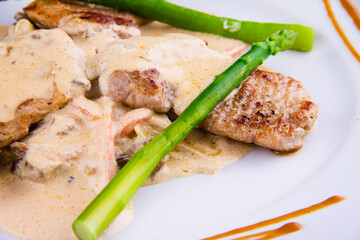 Pork medallions with asparagus: pork tenderloin, asparagus, mushrooms, leeks, onions, carrots and demi-glace sauce