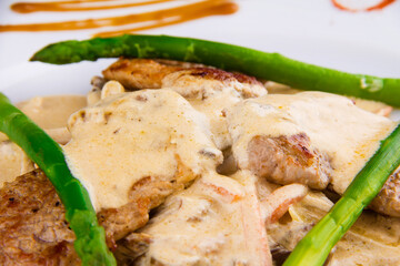 Pork medallions with asparagus: pork tenderloin, asparagus, mushrooms, leeks, onions, carrots and demi-glace sauce