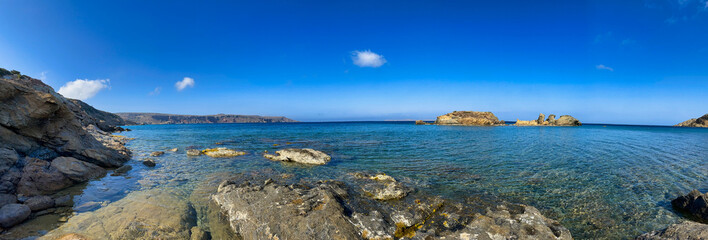 PLAŻA NAD MORZEM ŚRÓDZIEMNYM. WYSPA KRETA, GRECJA