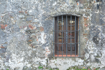 muro viejo con ventana cerrada