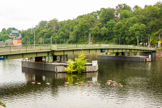 Schwimmbrücke Bilder Durchsuchen 27,063 Archivfotos,