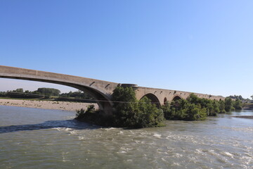 Le pont du Saint Esprit, pont medieval sur le fleuve Rhone, village de Pont Saint Esprit, departement du Gard, France