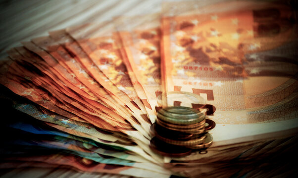 Imagen de dinero en euros para manifestar abundancia