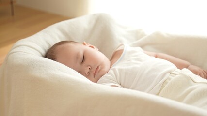 Fototapeta na wymiar 眠っている赤ちゃんの横顔