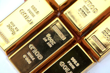 Place high-purity gold bars