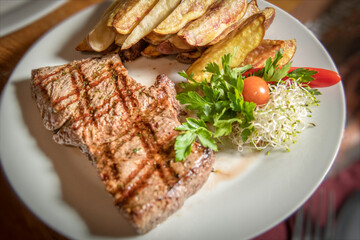barbacoa de carne vacuna , servida en plato