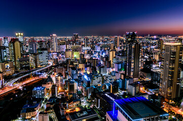 Fototapeta na wymiar 大阪駅周辺の夜景、空中庭園からの夜景、11月、日本