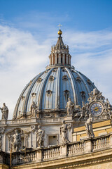 Obraz premium Marble pillars and statues that are typical of Roman architecture in Rome, Italy 