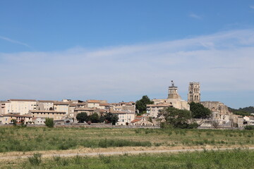 Fototapeta na wymiar Vue d'ensemble du village, village de Pont Saint Esprit, département du Gard, France