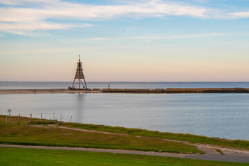 Fototapeta na wymiar Kugelbarke in Cuxhaven bei Sonnenuntergang