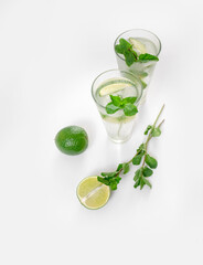 gin tonic mojito glass coktail water ice lime mint table drink