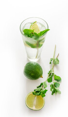 gin tonic mojito glass coktail water ice lime mint table drink