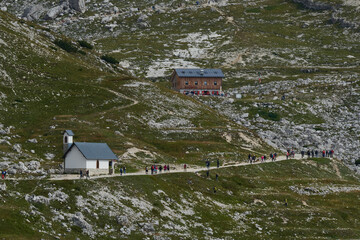 Blick Richtung  Paternkofel mit Cappella degli Alpini