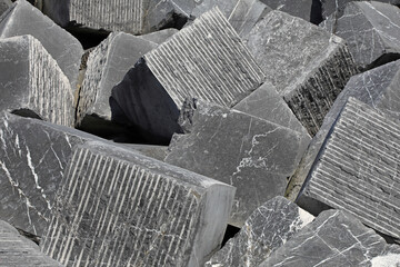 bloques cubos cuadrados de piedra escollera dique rompeolas mar rio país vasco 4M0A1912-as21