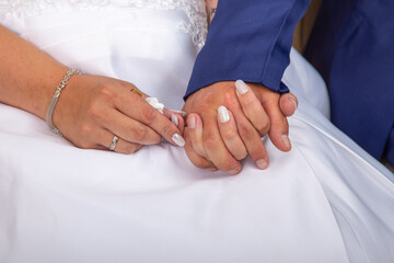 Hochzeitspaar Hand in hand 