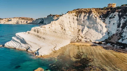 Papier Peint photo Lavable Scala dei Turchi, Sicile Scala dei Turchi,Sicily,Italy.Aerial view of white rocky cliffs,turquoise clear water.Sicilian seaside tourism,popular tourist attraction.Limestone rock formation on coast.Travel holiday scenery