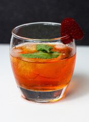 Cocktail apéritif with mint raspberry and ice