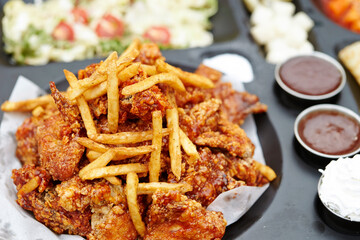 Seasoned Chicken and Salad Sauce 