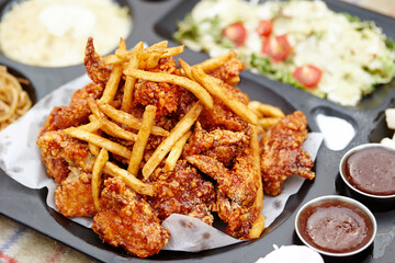 Seasoned Chicken and Salad Sauce 