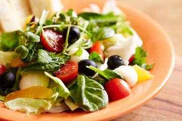 Obraz na płótnie Canvas salad with feta cheese and olives