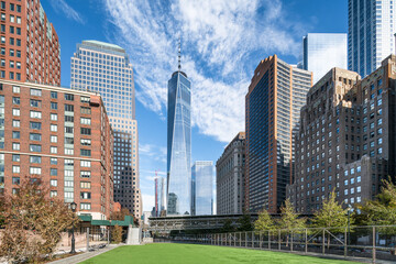 One World Trade Center seen from West Thames Park, New York City, USA