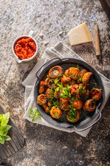 Mushrooms salad with chilli sauce