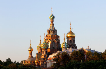 Fototapeta na wymiar Classical church architecture of St. Petersburg, a city in Russia. 