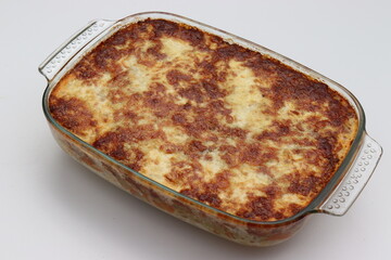 Kartoffelauflauf mit Hackfleisch und Gemüse.